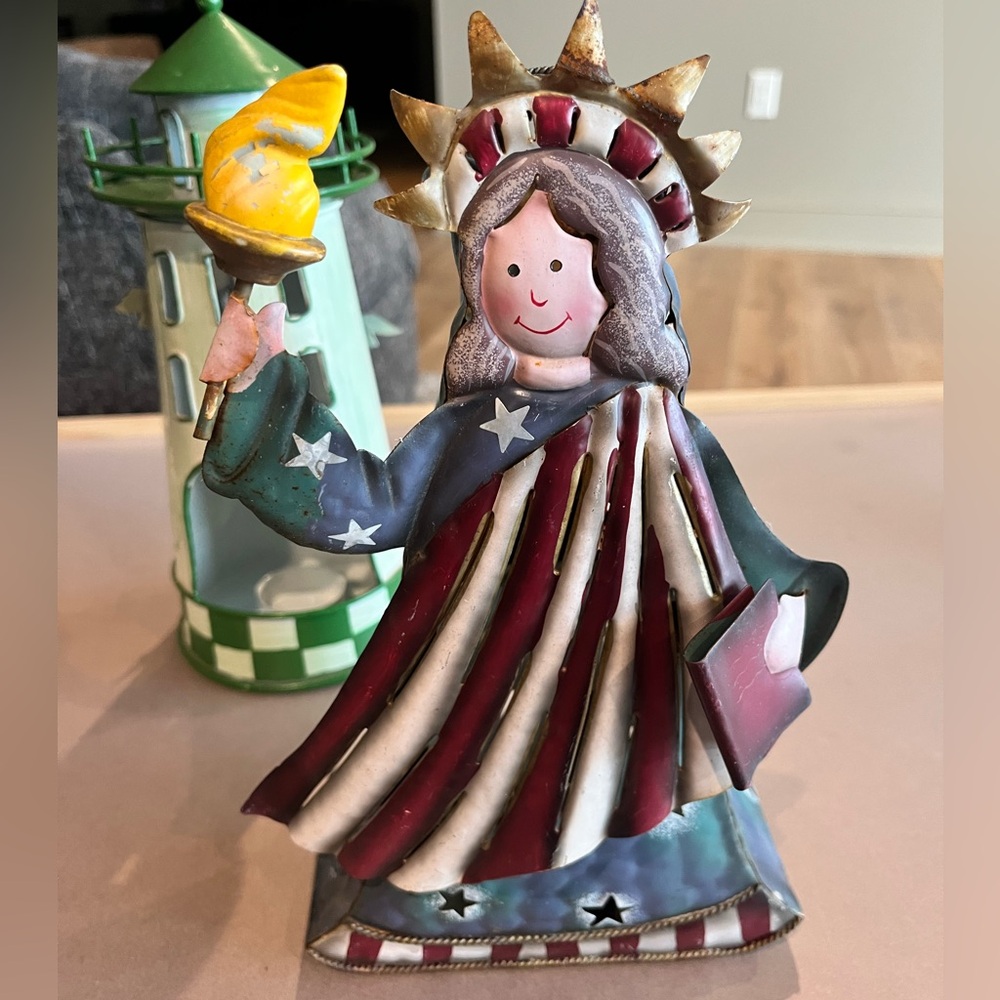 Patriotic Statue and Lighthouse Metal Tealight Holders - Picture 10 of 16